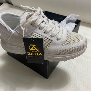 Zeba Sneaker